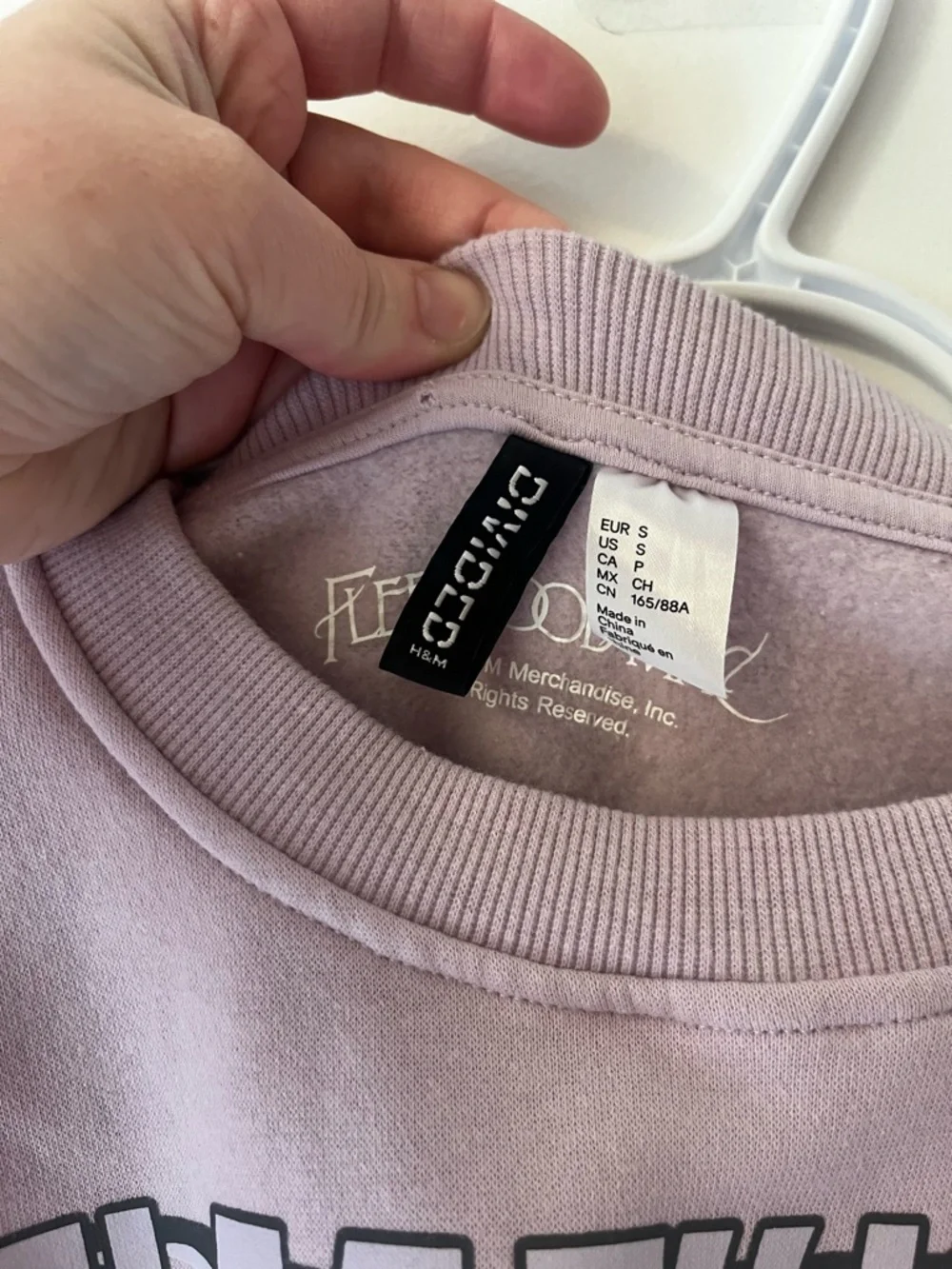 (2/$20)H & M Fleetwood Mac Lavender Graphic Sweatshirt - Picture 5 of 7